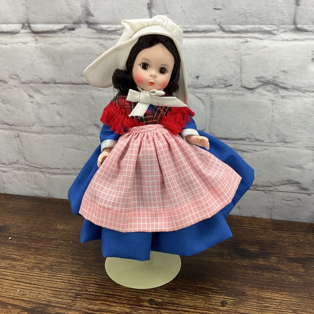 Madame‎ Alexander 8" Belgium 562 Doll In Original Box With Stand